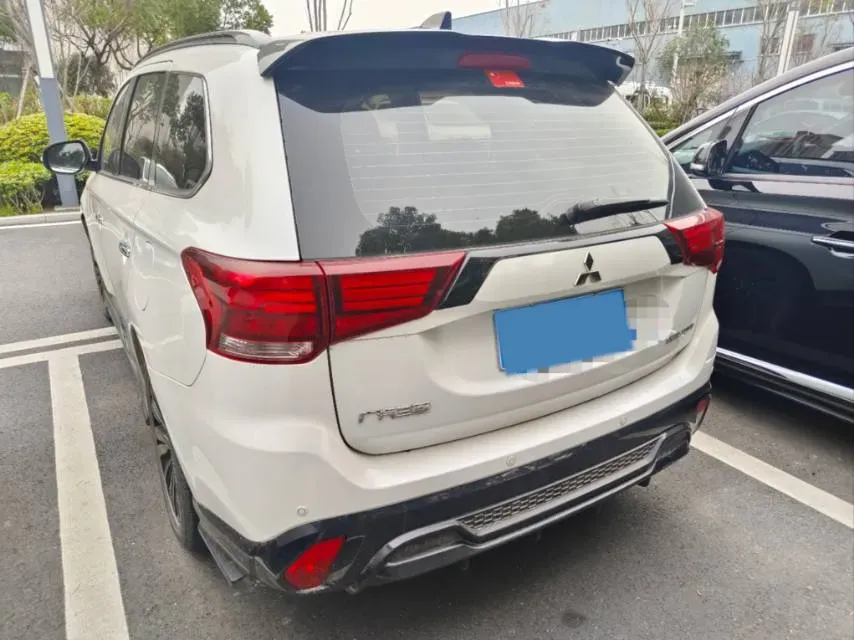 2021 Mitsubishi Outlander 2.4L 192HP L4 CVT,autocango,china used car exporter,china ev exporter,chinese used car exporter,chinese used ev exporter