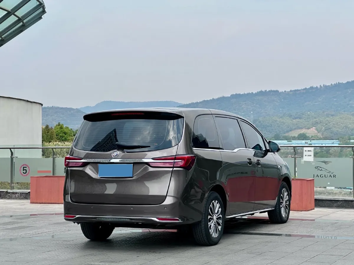 2022 Buick GL8 2.0T 237HP L4 9AT,autocango,china used car exporter,china ev exporter,chinese used car exporter,chinese used ev exporter