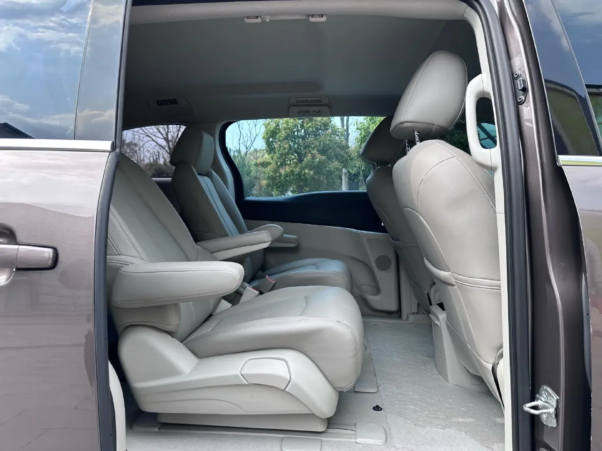 2022 Buick GL8 2.0T 237HP L4 9AT,autocango,china used car exporter,china ev exporter,chinese used car exporter,chinese used ev exporter