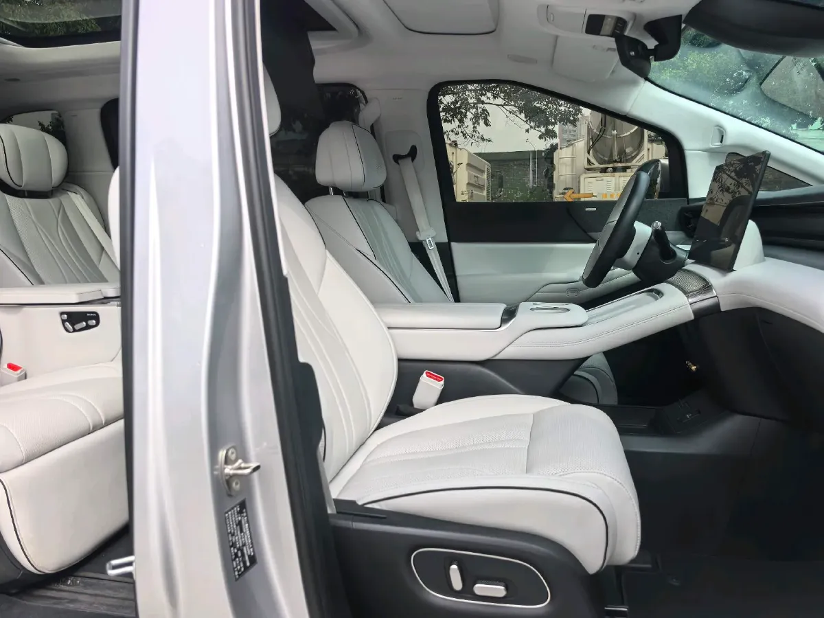 2024 Xpeng X9 BEV 101.5KWH,autocango,china used car exporter,china ev exporter,chinese used car exporter,chinese used ev exporter