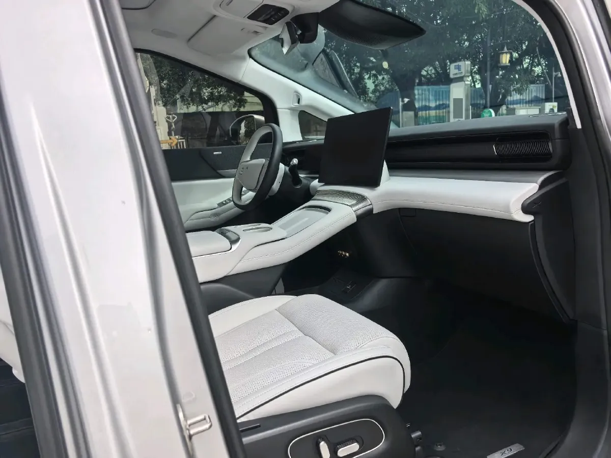 2024 Xpeng X9 BEV 101.5KWH,autocango,china used car exporter,china ev exporter,chinese used car exporter,chinese used ev exporter