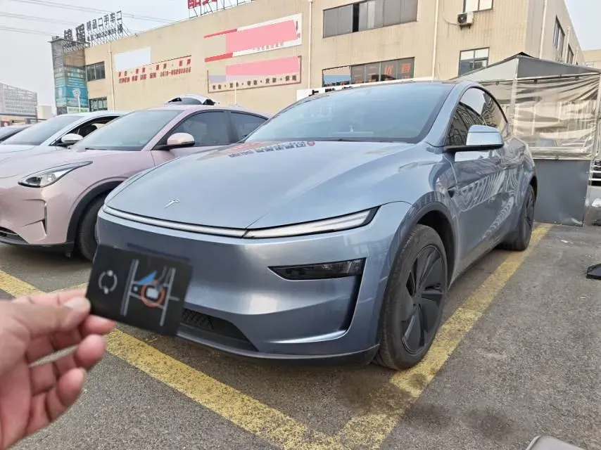 2025 Tesla Model Y BEV 62.5KWH,autocango,china used car exporter,china ev exporter,chinese used car exporter,chinese used ev exporter