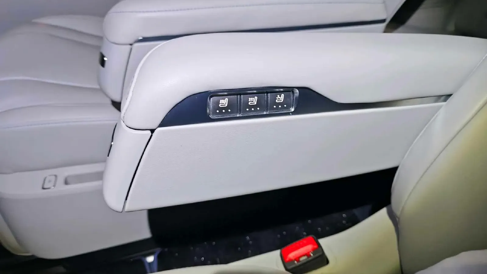 2024 AITO AITO M9 1.5T 152HP L4 REEV 42KWH,autocango,china used car exporter,china ev exporter,chinese used car exporter,chinese used ev exporter