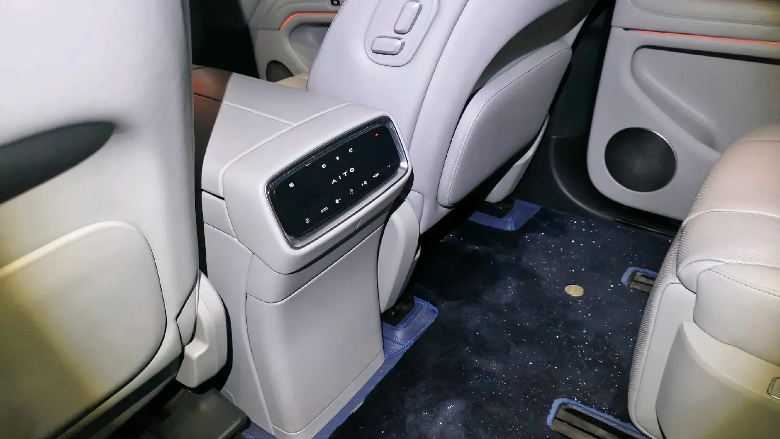 2024 AITO AITO M9 1.5T 152HP L4 REEV 42KWH,autocango,china used car exporter,china ev exporter,chinese used car exporter,chinese used ev exporter