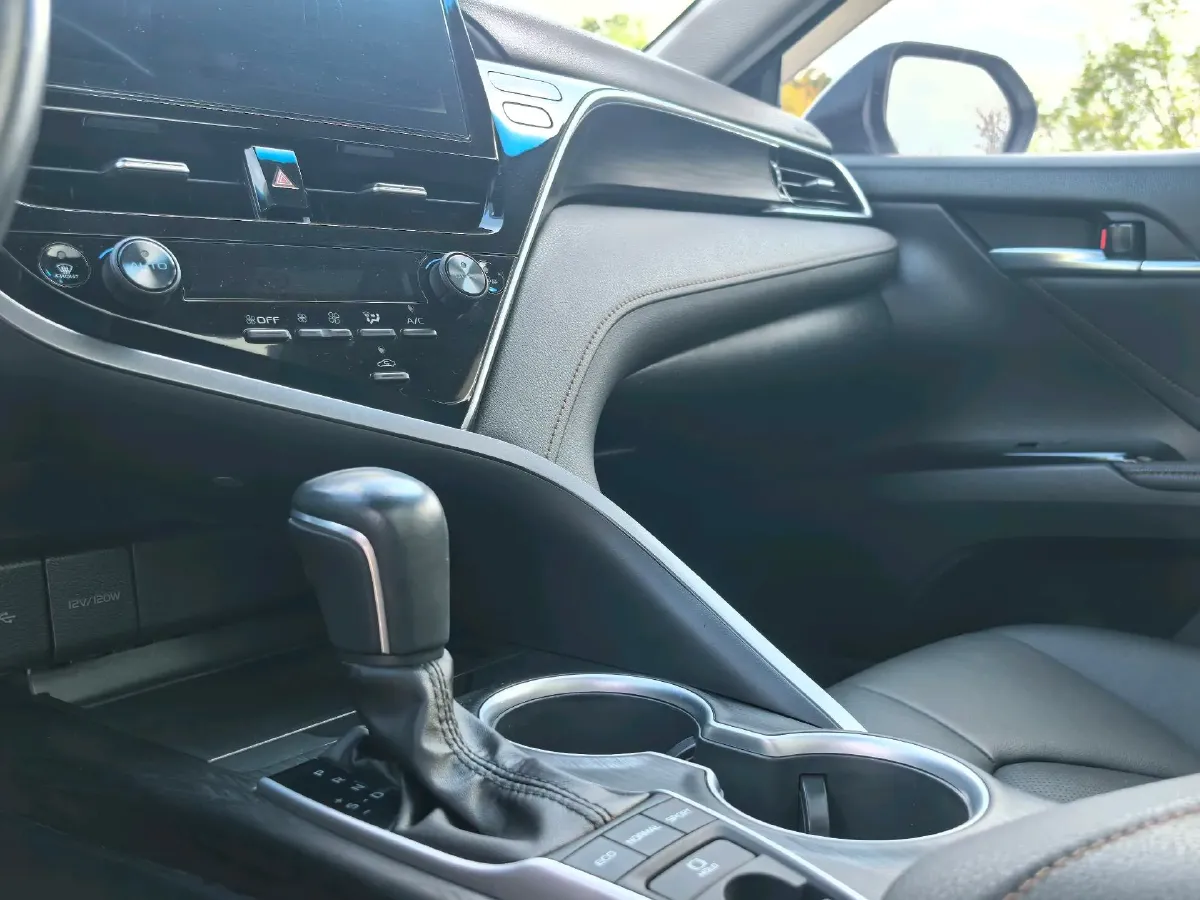 2021 Toyota Camry 2.5L 209HP L4 8AT,autocango,china used car exporter,china ev exporter,chinese used car exporter,chinese used ev exporter