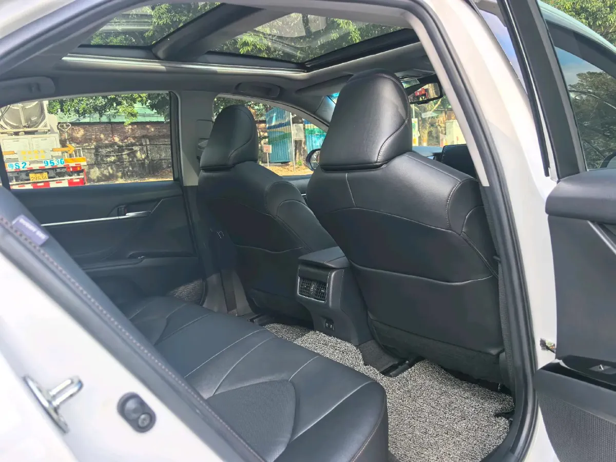 2021 Toyota Camry 2.5L 209HP L4 8AT,autocango,china used car exporter,china ev exporter,chinese used car exporter,chinese used ev exporter