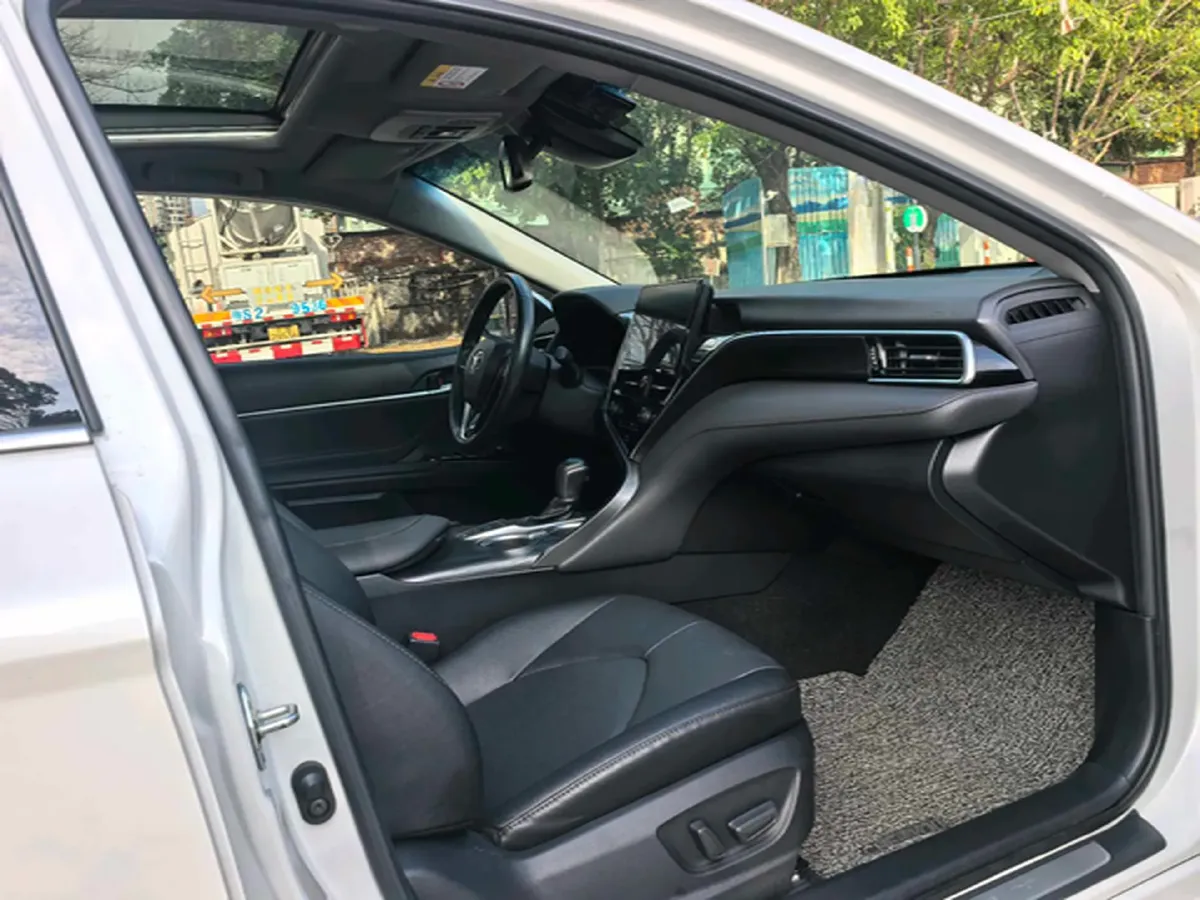 2021 Toyota Camry 2.5L 209HP L4 8AT,autocango,china used car exporter,china ev exporter,chinese used car exporter,chinese used ev exporter