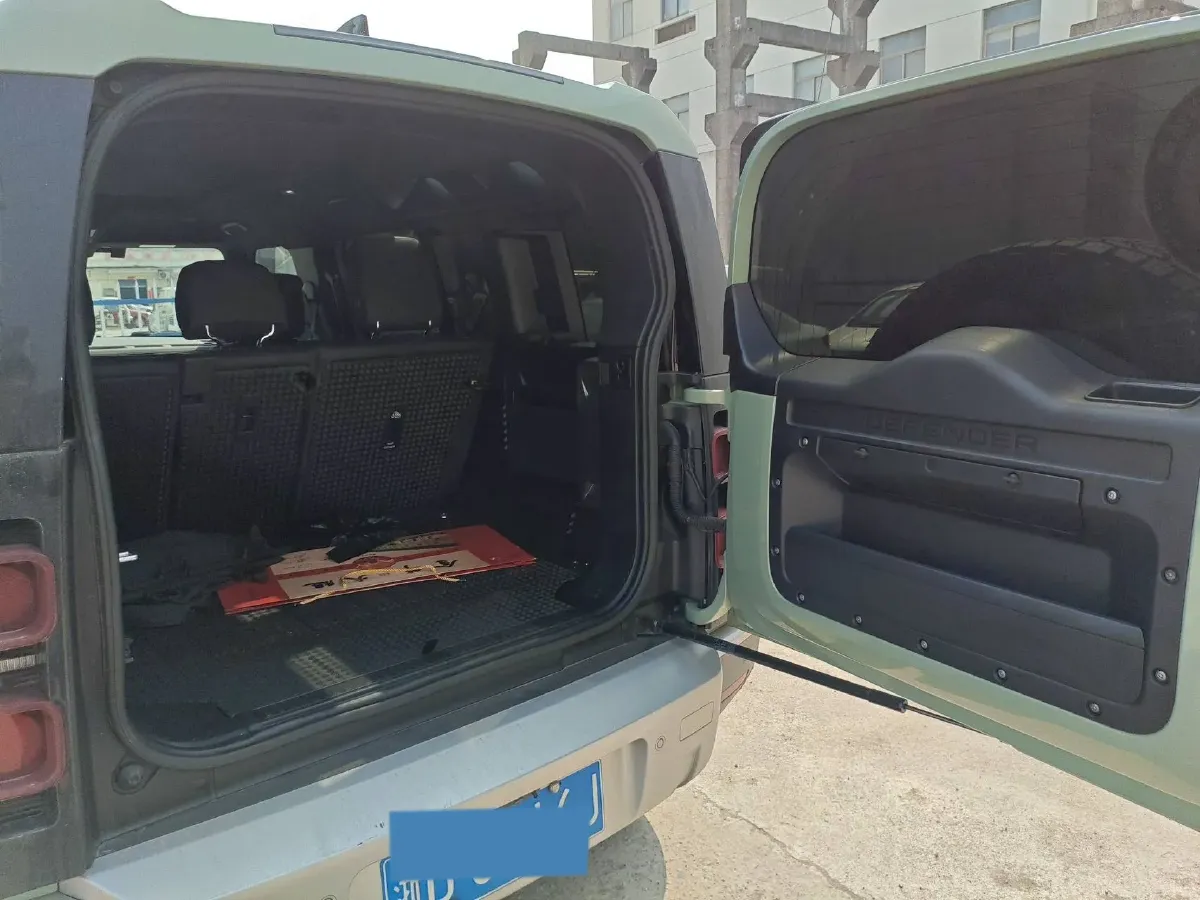 2023 Land Rover Defender 3.0T 400HP L6 8AT,autocango,china used car exporter,china ev exporter,chinese used car exporter,chinese used ev exporter