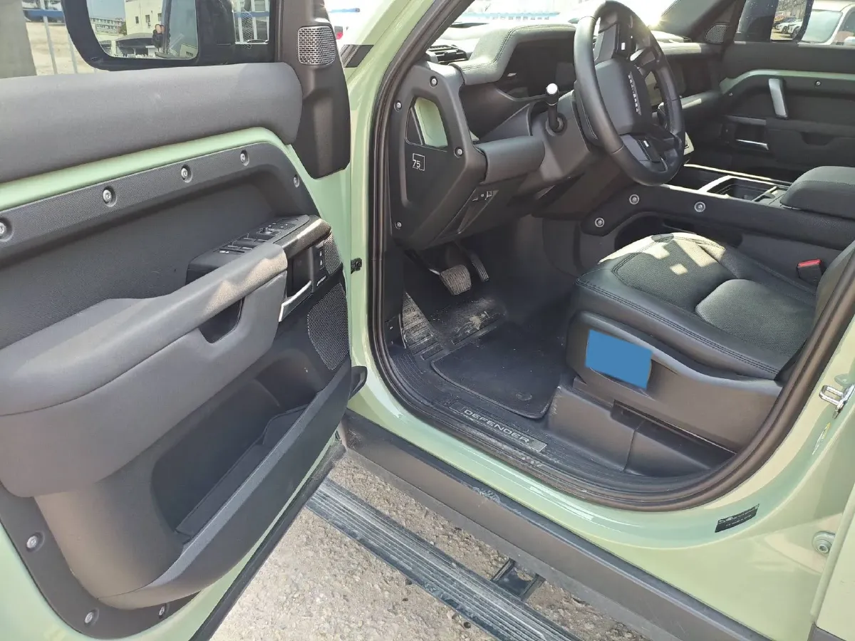 2023 Land Rover Defender 3.0T 400HP L6 8AT,autocango,china used car exporter,china ev exporter,chinese used car exporter,chinese used ev exporter