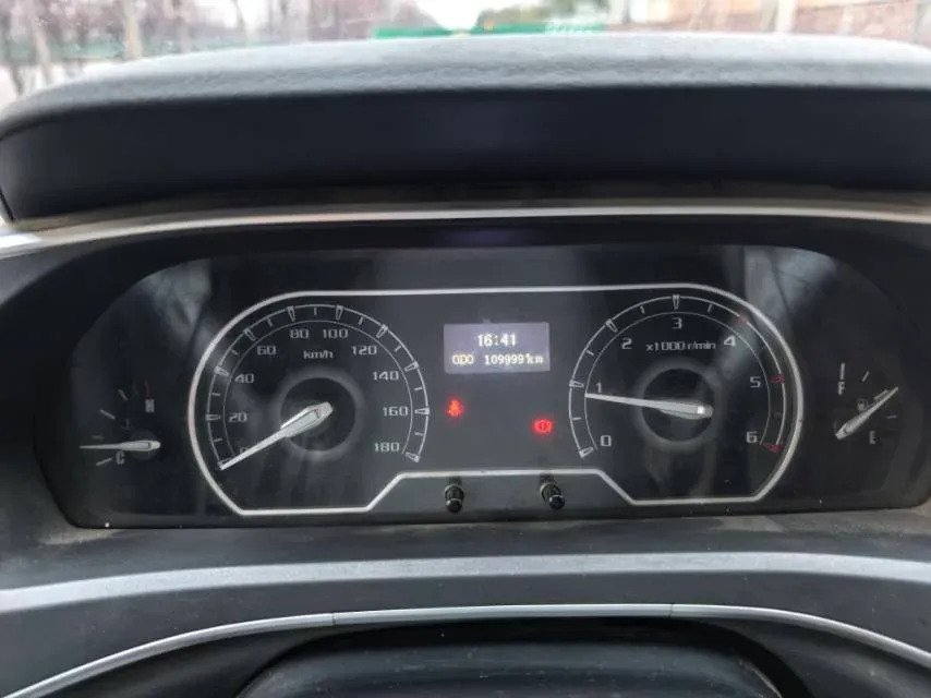 2023 MAXUS XinTu V80 2.0T 139HP L4 6MT,autocango,china used car exporter,china ev exporter,chinese used car exporter,chinese used ev exporter