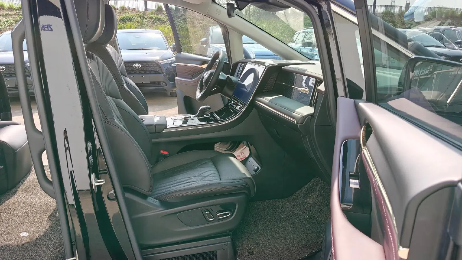 2024 GAC Trumpchi M8 2.0T 252HP L4 8AT,autocango,china used car exporter,china ev exporter,chinese used car exporter,chinese used ev exporter