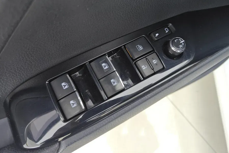 2019 Toyota Camry 2.5L 209HP L4 8AT,autocango,china used car exporter,china ev exporter,chinese used car exporter,chinese used ev exporter