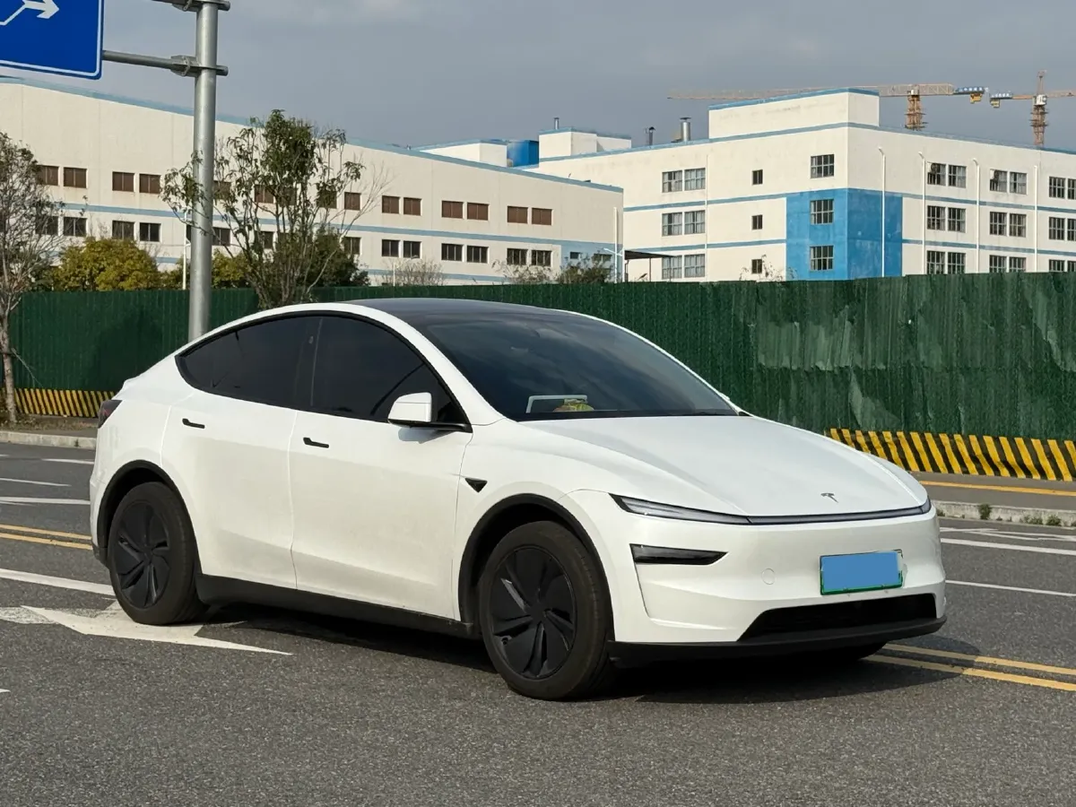 2025 Tesla Model Y BEV 62.5KWH,autocango,china used car exporter,china ev exporter,chinese used car exporter,chinese used ev exporter