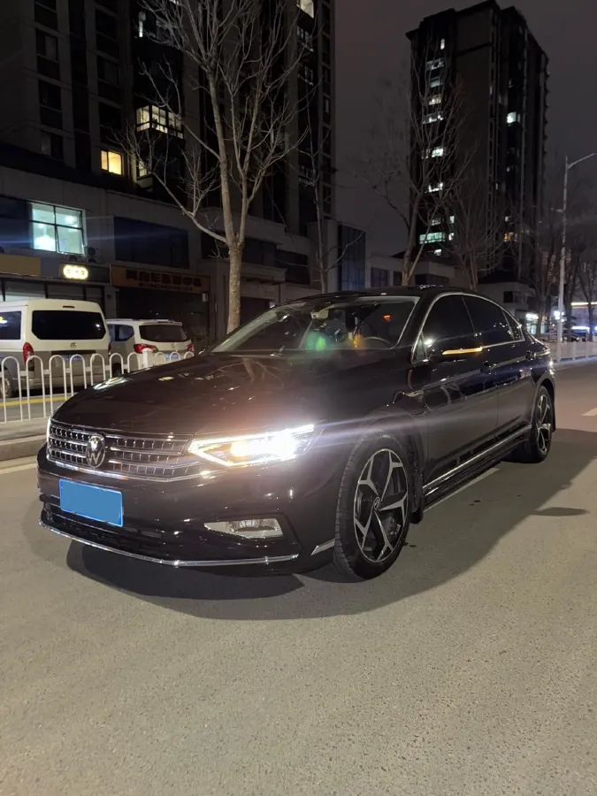 2023 Volkswagen Magotan 2.0T 186HP L4 7DCT,autocango,china used car exporter,china ev exporter,chinese used car exporter,chinese used ev exporter