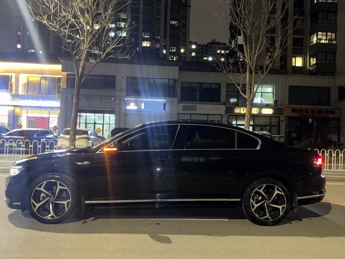 2023 Volkswagen Magotan 2.0T 186HP L4 7DCT,autocango,china used car exporter,china ev exporter,chinese used car exporter,chinese used ev exporter