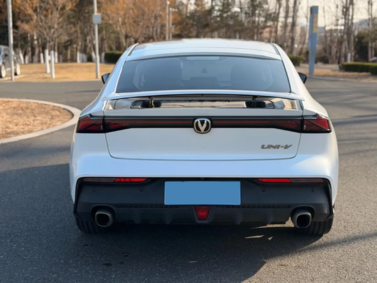 2022 ChangAn UNI-V 1.5T 188HP L4 7DCT,autocango,china used car exporter,china ev exporter,chinese used car exporter,chinese used ev exporter