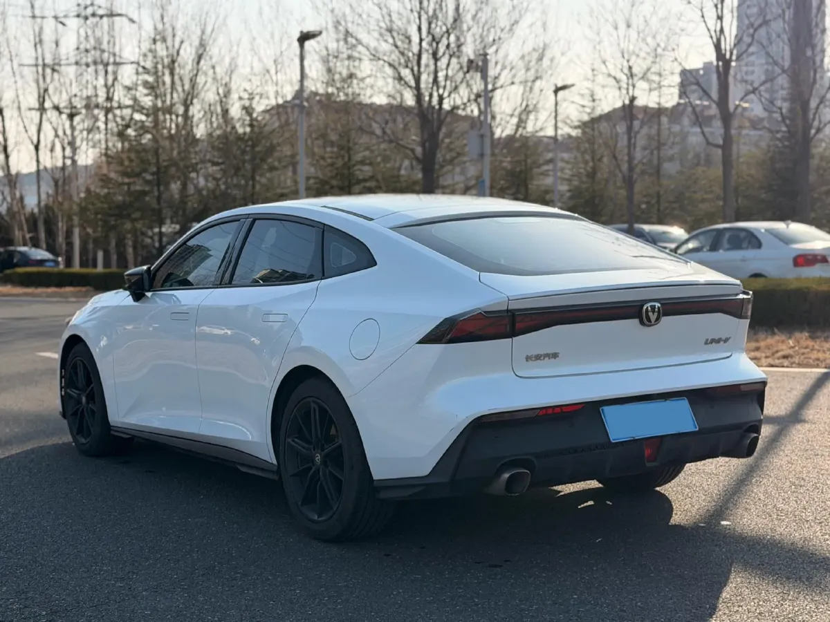 2022 ChangAn UNI-V 1.5T 188HP L4 7DCT,autocango,china used car exporter,china ev exporter,chinese used car exporter,chinese used ev exporter