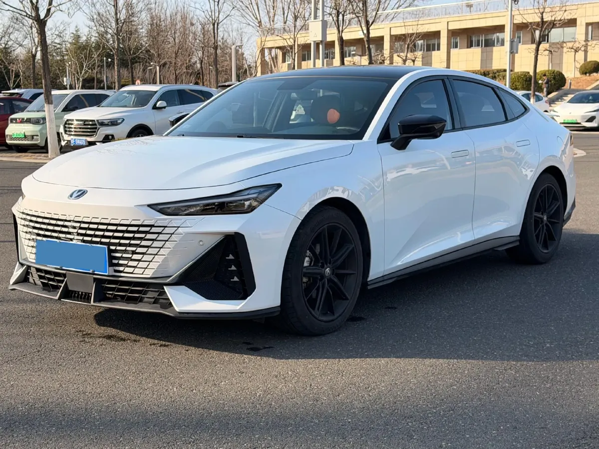 2022 ChangAn UNI-V 1.5T 188HP L4 7DCT,autocango,china used car exporter,china ev exporter,chinese used car exporter,chinese used ev exporter