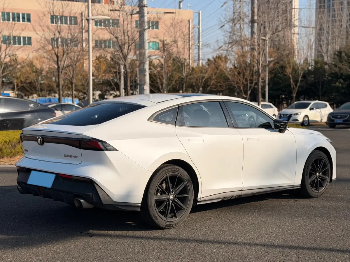 2022 ChangAn UNI-V 1.5T 188HP L4 7DCT,autocango,china used car exporter,china ev exporter,chinese used car exporter,chinese used ev exporter