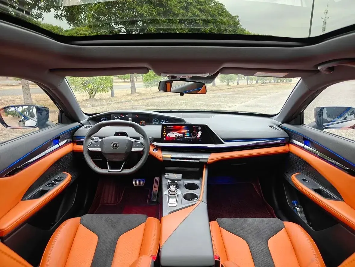 2023 ChangAn UNI-V 1.5T 188HP L4 7DCT,autocango,china used car exporter,china ev exporter,chinese used car exporter,chinese used ev exporter