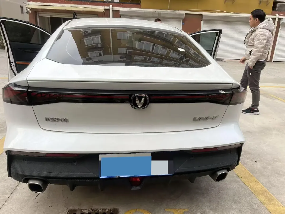 2022 ChangAn UNI-V 1.5T 188HP L4 7DCT,autocango,china used car exporter,china ev exporter,chinese used car exporter,chinese used ev exporter