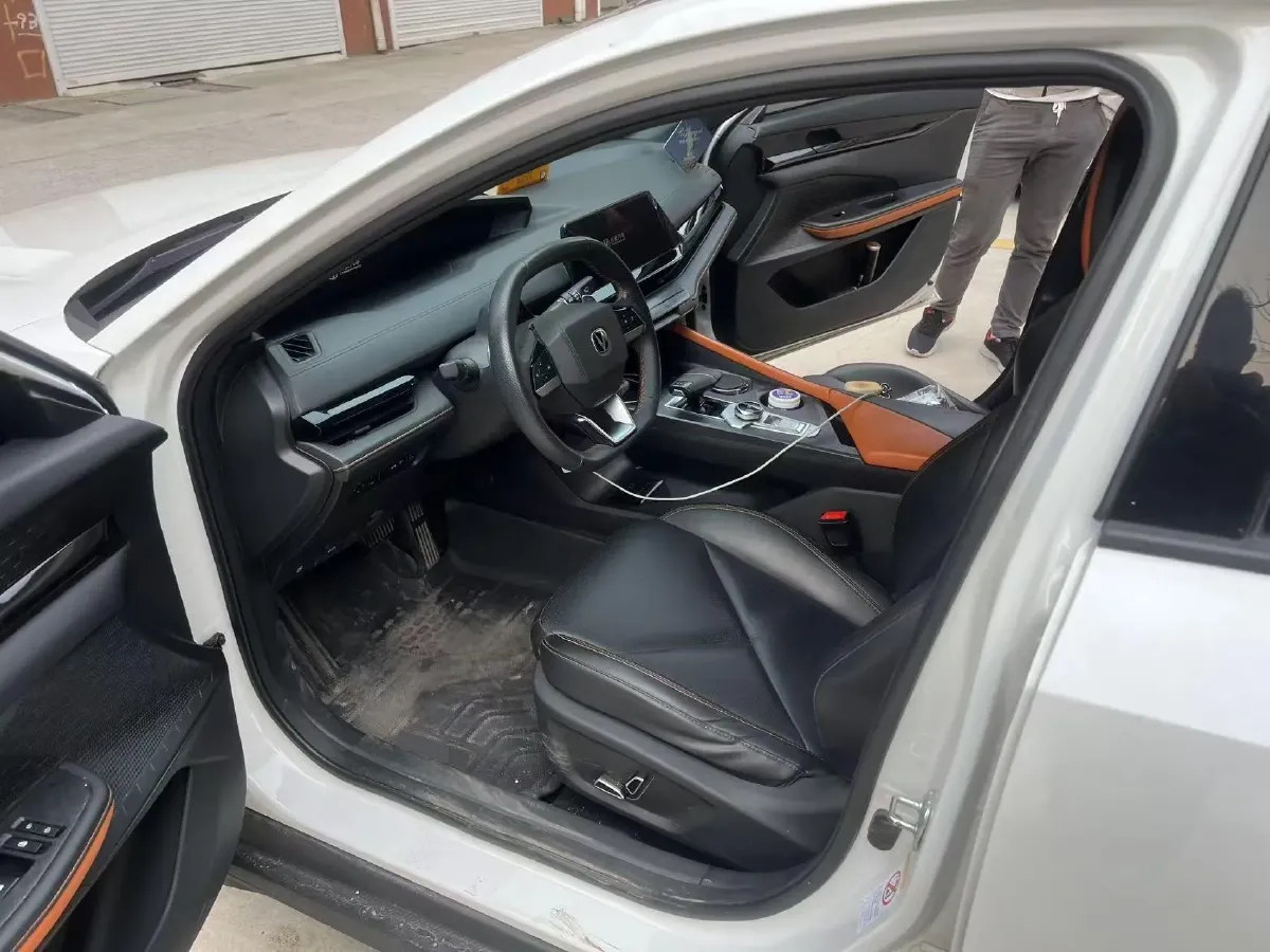 2022 ChangAn UNI-V 1.5T 188HP L4 7DCT,autocango,china used car exporter,china ev exporter,chinese used car exporter,chinese used ev exporter