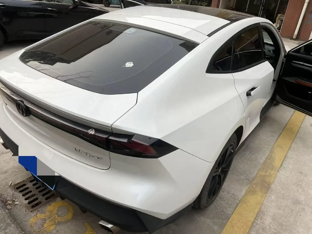 2022 ChangAn UNI-V 1.5T 188HP L4 7DCT,autocango,china used car exporter,china ev exporter,chinese used car exporter,chinese used ev exporter