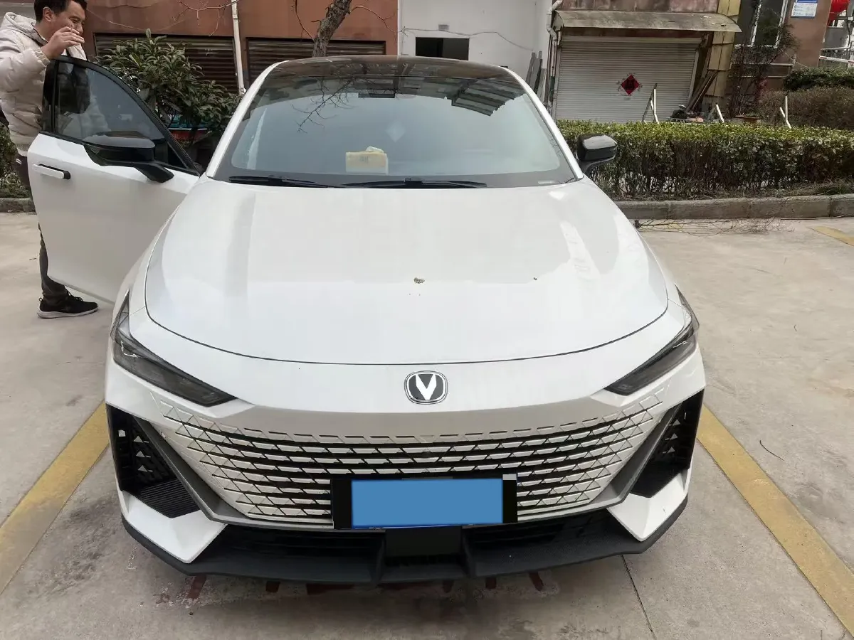 2022 ChangAn UNI-V 1.5T 188HP L4 7DCT,autocango,china used car exporter,china ev exporter,chinese used car exporter,chinese used ev exporter
