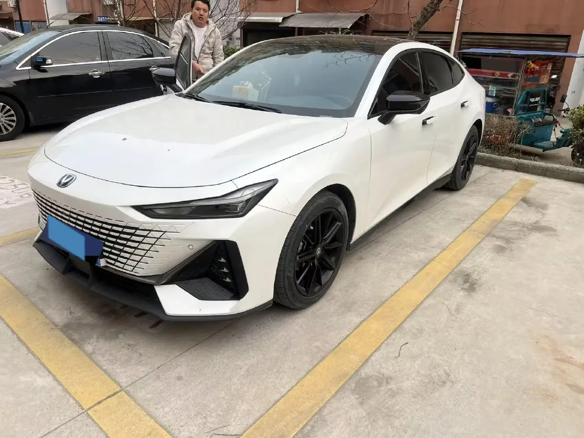 2022 ChangAn UNI-V 1.5T 188HP L4 7DCT,autocango,china used car exporter,china ev exporter,chinese used car exporter,chinese used ev exporter
