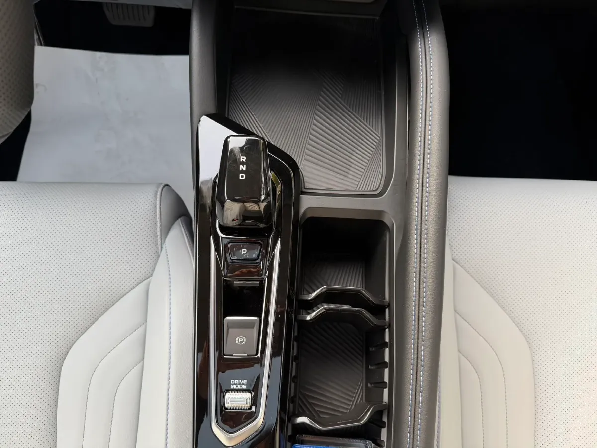 2025 Geely Coolray 1.5T 181HP L4 7DCT,autocango,china used car exporter,china ev exporter,chinese used car exporter,chinese used ev exporter