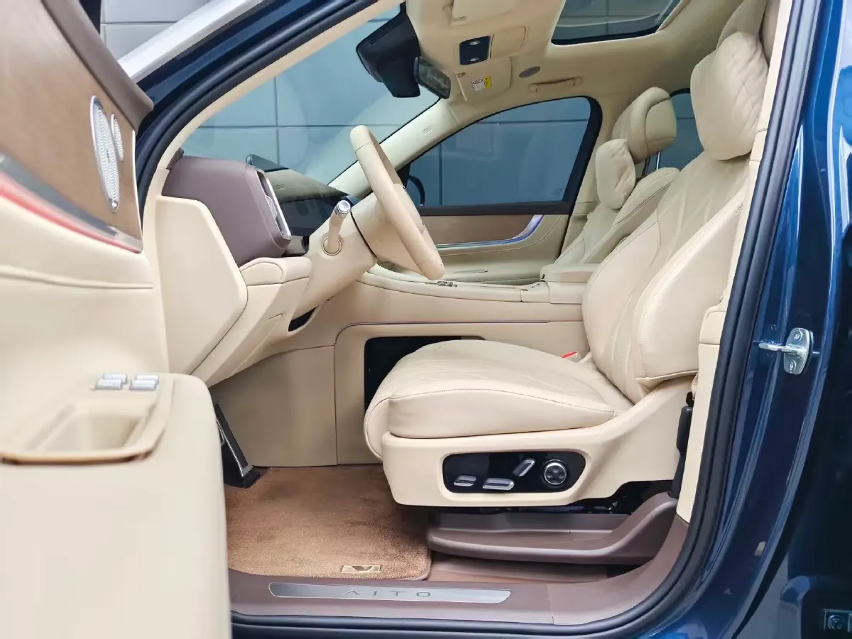 2025 AITO AITO M9 REEV 160HP REEV 52KWH,autocango,china used car exporter,china ev exporter,chinese used car exporter,chinese used ev exporter