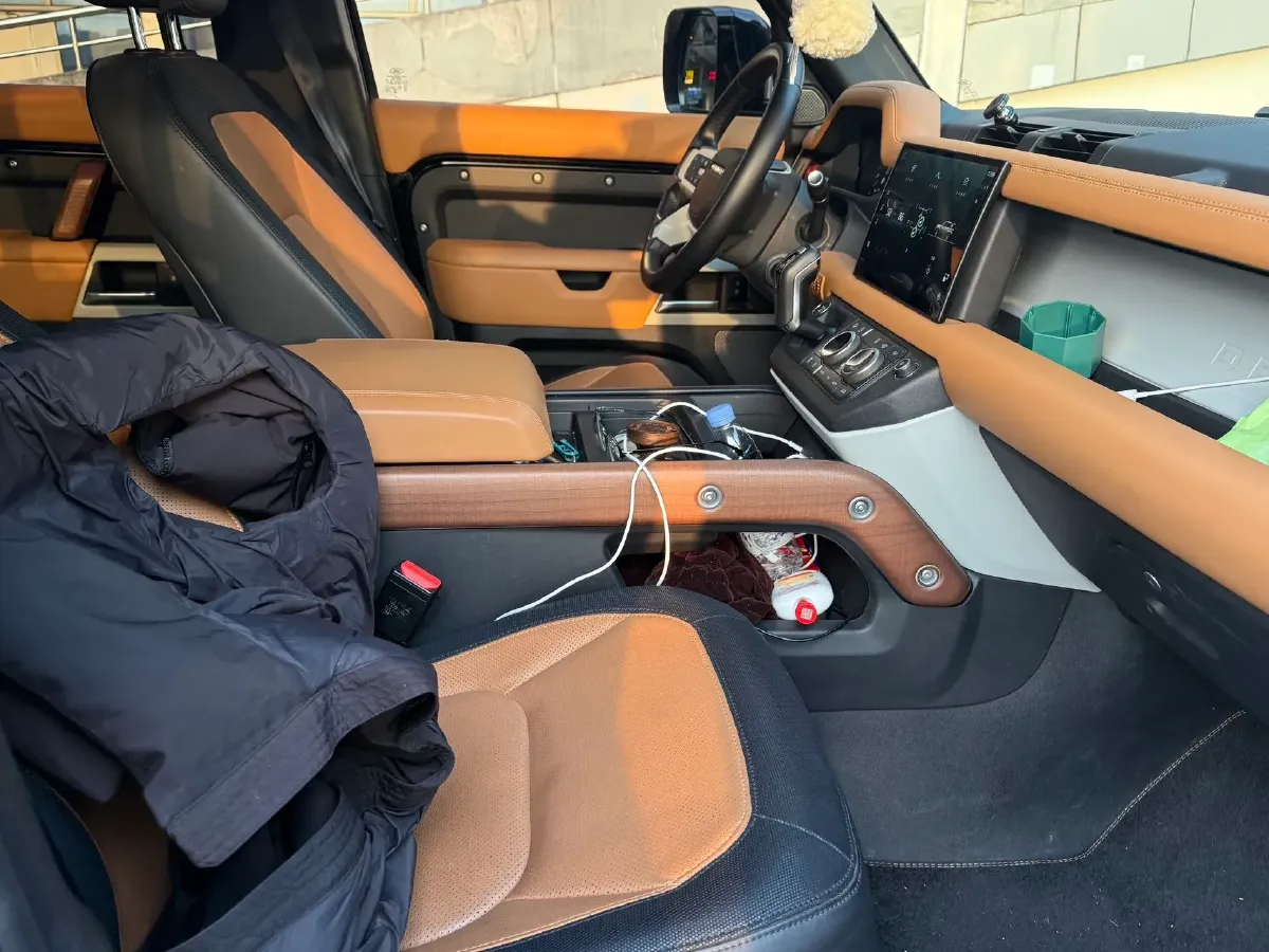 2024 Land Rover Defender 3.0T 400HP L6 8AT,autocango,china used car exporter,china ev exporter,chinese used car exporter,chinese used ev exporter