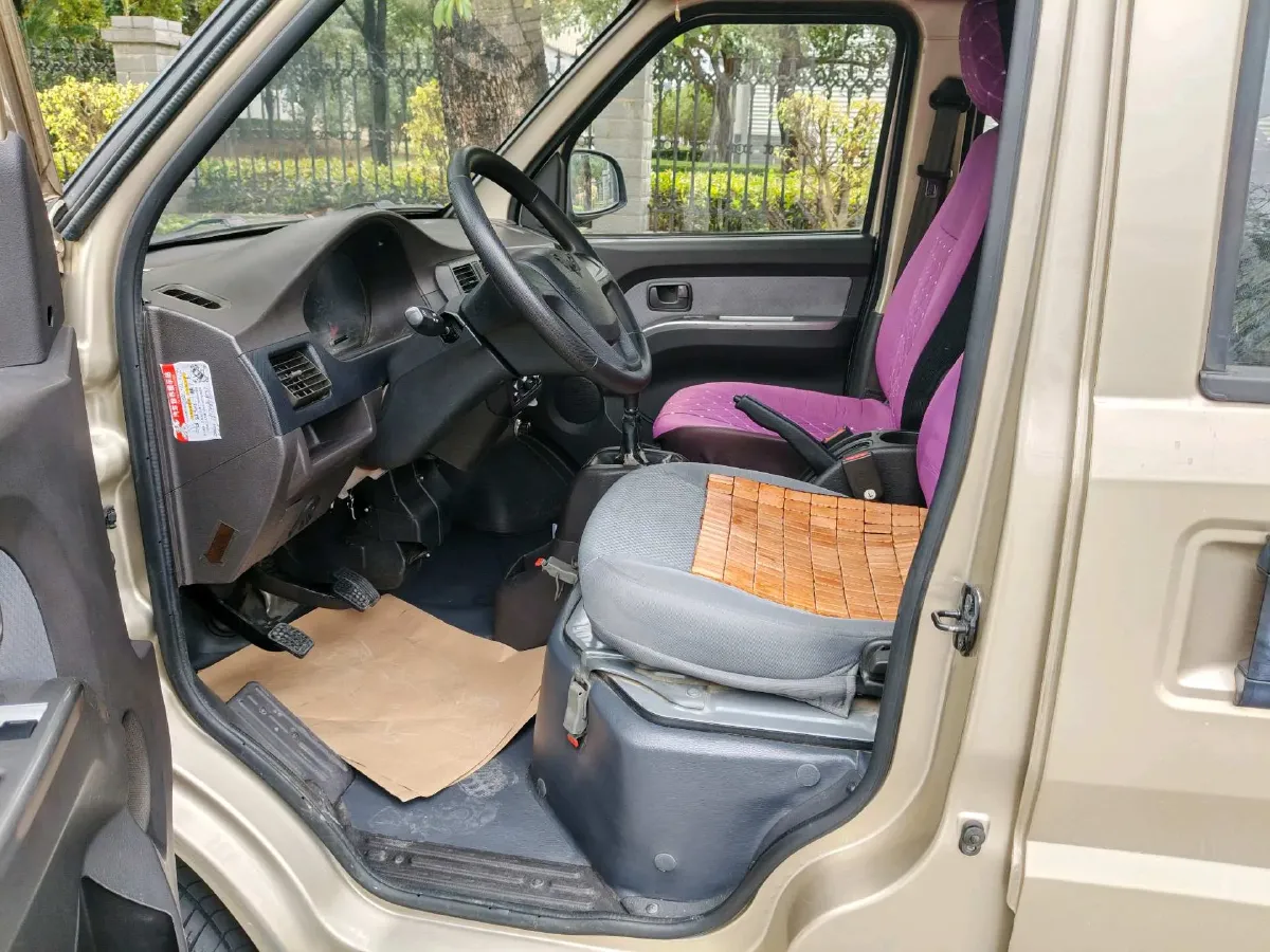 2021 WuLing RongGuang 1.5L 99HP L4 5MT,autocango,china used car exporter,china ev exporter,chinese used car exporter,chinese used ev exporter