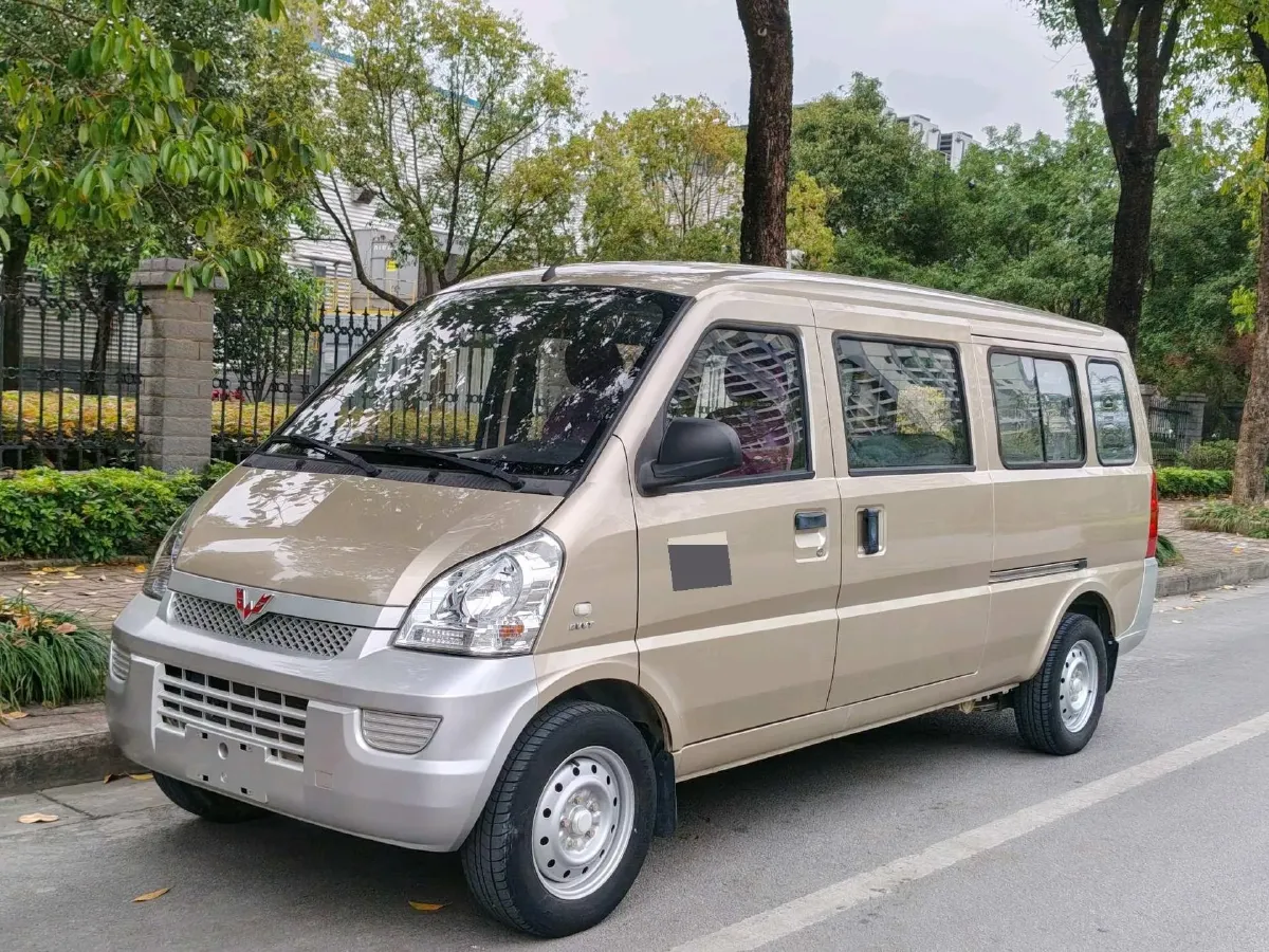 2021 WuLing RongGuang 1.5L 99HP L4 5MT,autocango,china used car exporter,china ev exporter,chinese used car exporter,chinese used ev exporter