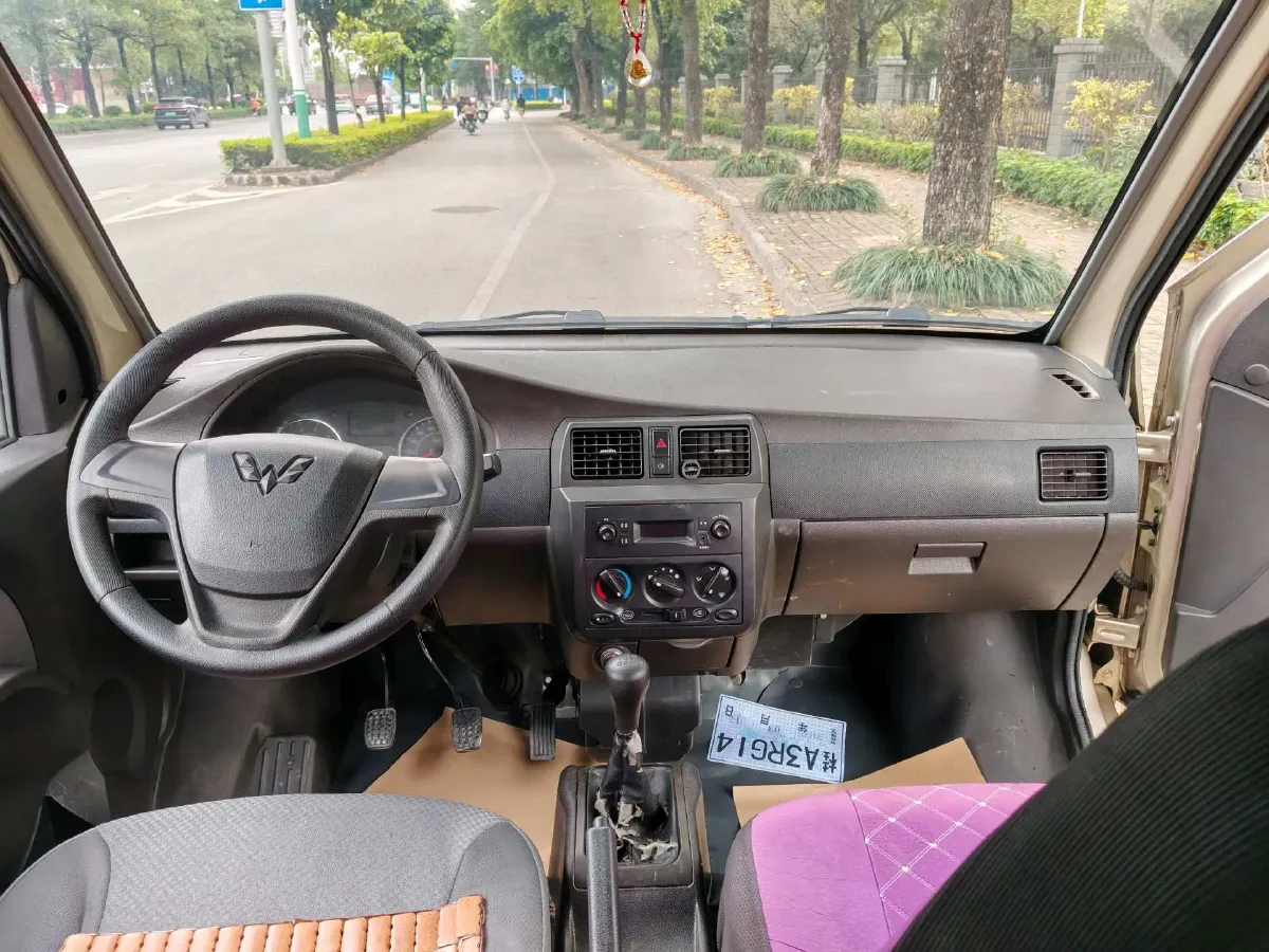 2021 WuLing RongGuang 1.5L 99HP L4 5MT,autocango,china used car exporter,china ev exporter,chinese used car exporter,chinese used ev exporter