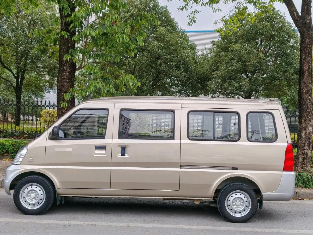 2021 WuLing RongGuang 1.5L 99HP L4 5MT,autocango,china used car exporter,china ev exporter,chinese used car exporter,chinese used ev exporter