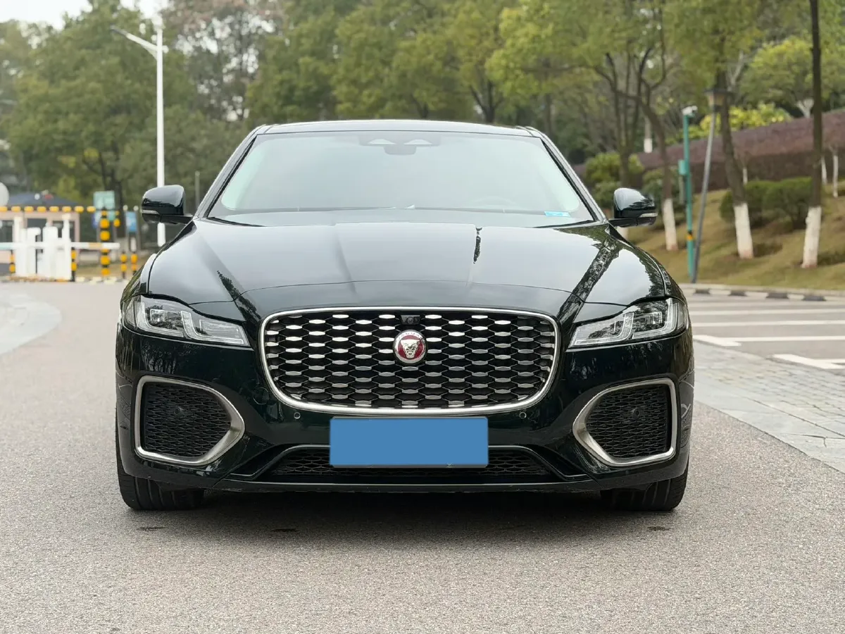 2022 Jaguar XFL 2.0T 250HP L4 8AT,autocango,china used car exporter,china ev exporter,chinese used car exporter,chinese used ev exporter