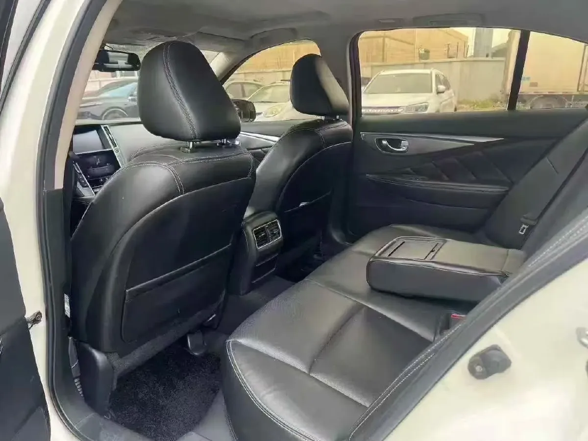 2018 Jeep Grand Commander 2.0T 265HP L4 9AT,autocango,china used car exporter,china ev exporter,chinese used car exporter,chinese used ev exporter