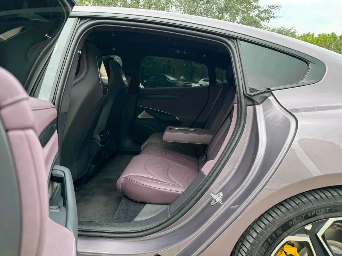 2024 MI SU7 BEV 101KWH,autocango,china used car exporter,china ev exporter,chinese used car exporter,chinese used ev exporter