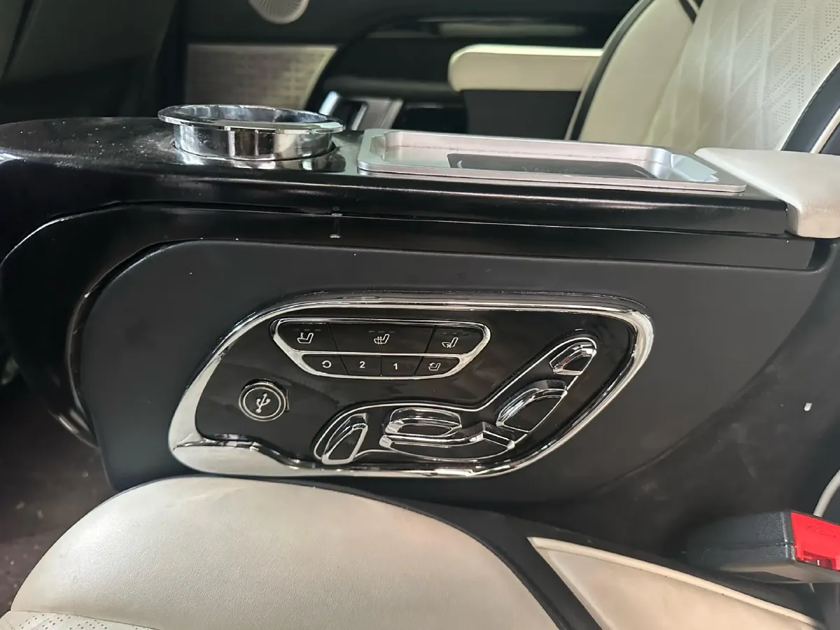 2019 Land Rover Discovery 3.0T 340HP V6 8AT,autocango,china used car exporter,china ev exporter,chinese used car exporter,chinese used ev exporter