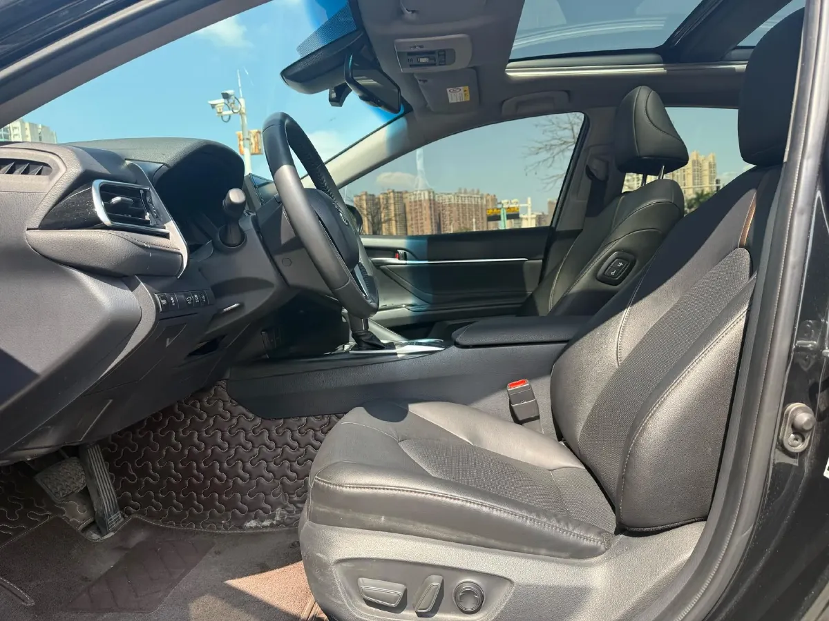 2021 Toyota Camry 2.5L 209HP L4 8AT,autocango,china used car exporter,china ev exporter,chinese used car exporter,chinese used ev exporter