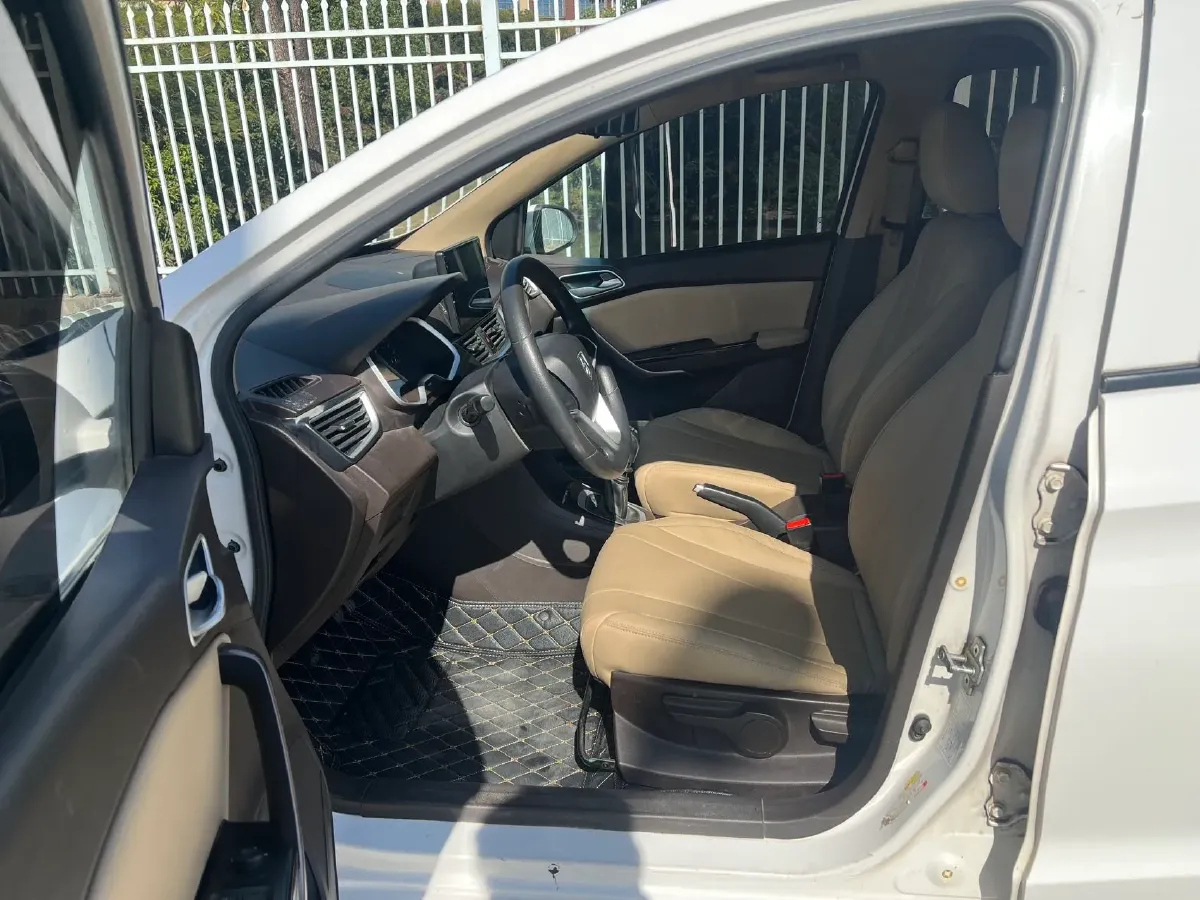 2017 BaoJun 310W 1.5L 112HP L4 6MT,autocango,china used car exporter,china ev exporter,chinese used car exporter,chinese used ev exporter