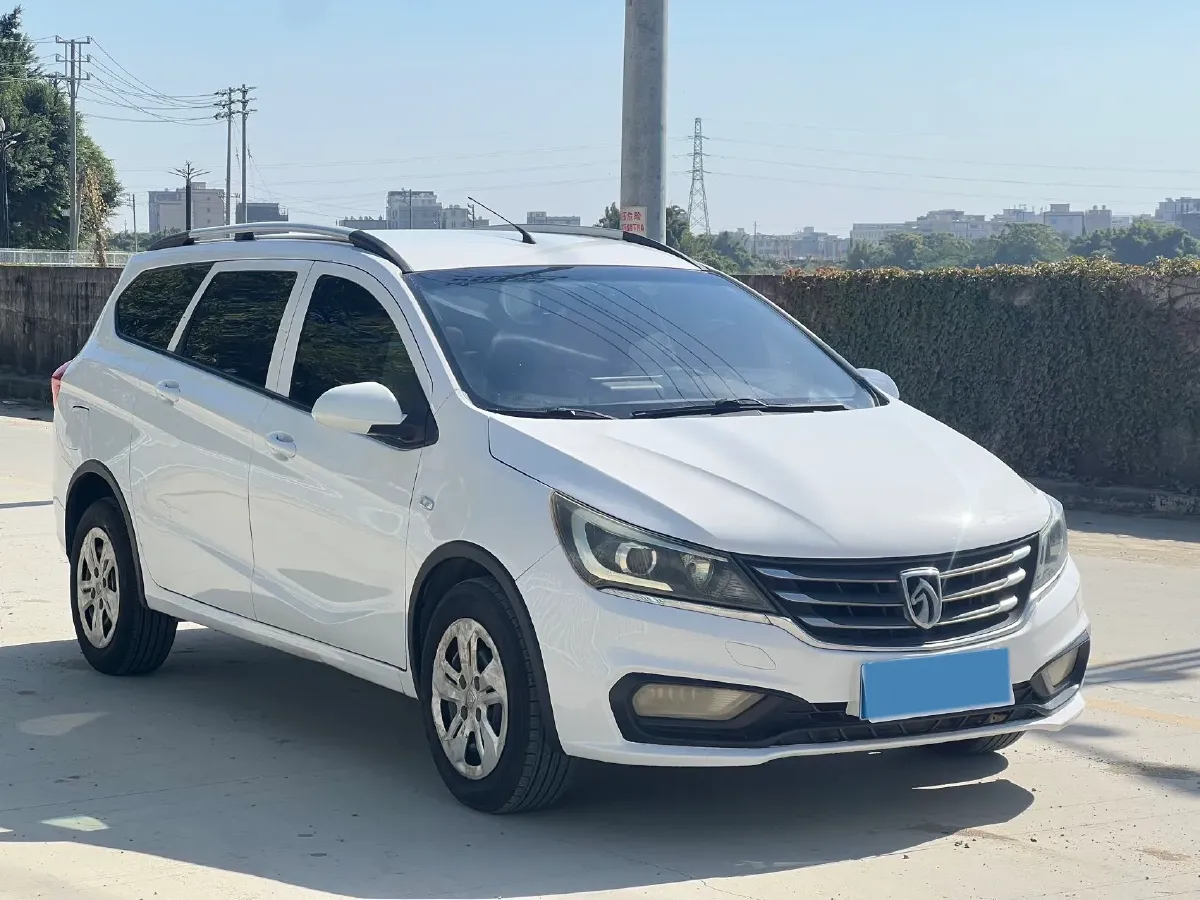 2017 BaoJun 310W 1.5L 112HP L4 6MT,autocango,china used car exporter,china ev exporter,chinese used car exporter,chinese used ev exporter