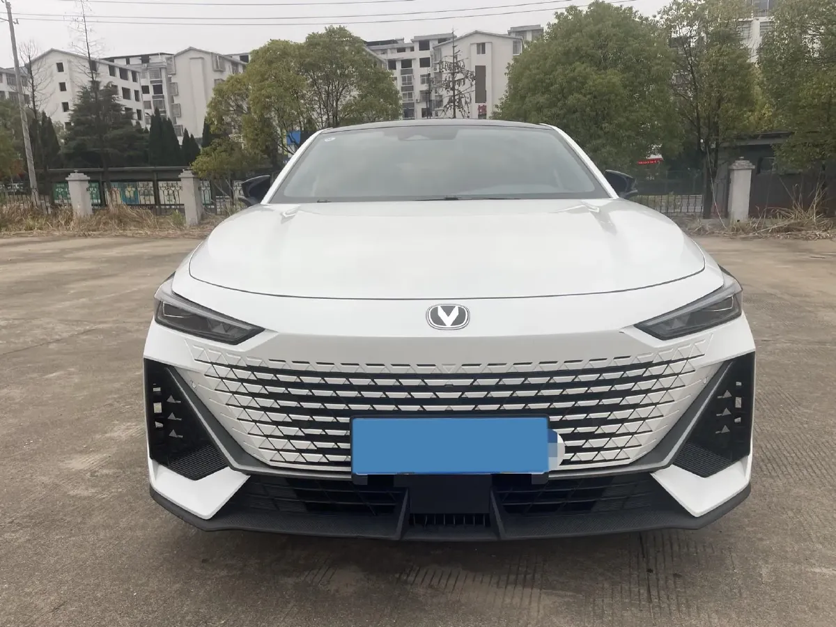 2023 ChangAn UNI-V 1.5T 188HP L4 7DCT,autocango,china used car exporter,china ev exporter,chinese used car exporter,chinese used ev exporter