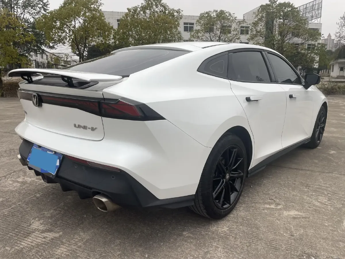 2023 ChangAn UNI-V 1.5T 188HP L4 7DCT,autocango,china used car exporter,china ev exporter,chinese used car exporter,chinese used ev exporter