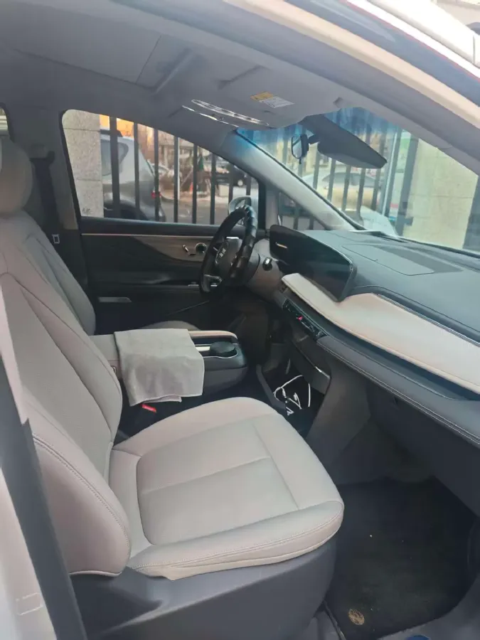 2025 Buick GL8 2.0T 237HP L4 9AT,autocango,china used car exporter,china ev exporter,chinese used car exporter,chinese used ev exporter