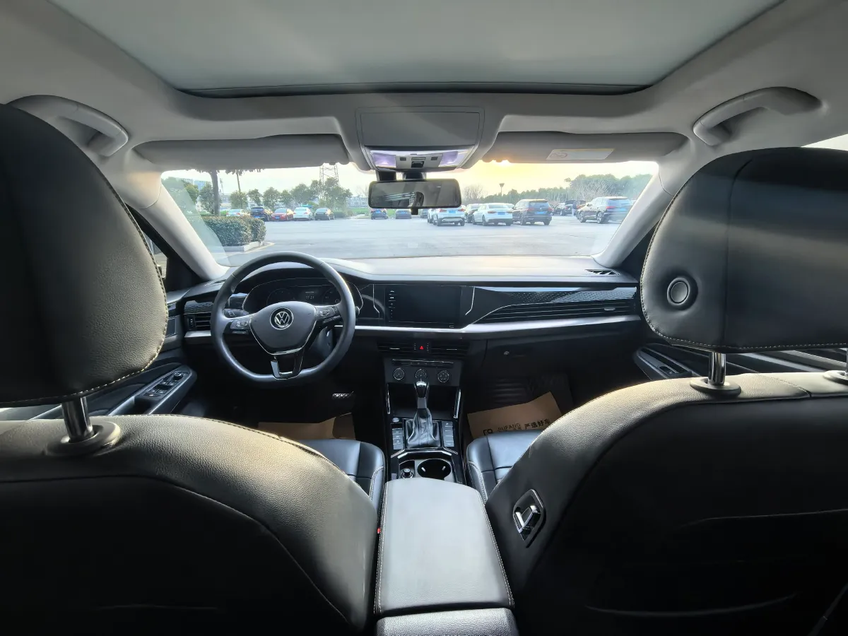 2021 Volkswagen Passat 2.0T 186HP L4 7DCT,autocango,china used car exporter,china ev exporter,chinese used car exporter,chinese used ev exporter