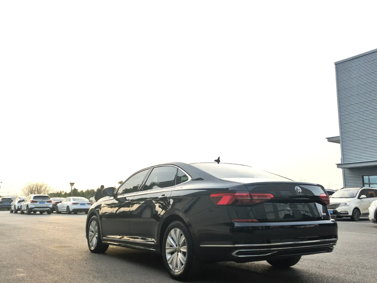 2021 Volkswagen Passat 2.0T 186HP L4 7DCT,autocango,china used car exporter,china ev exporter,chinese used car exporter,chinese used ev exporter