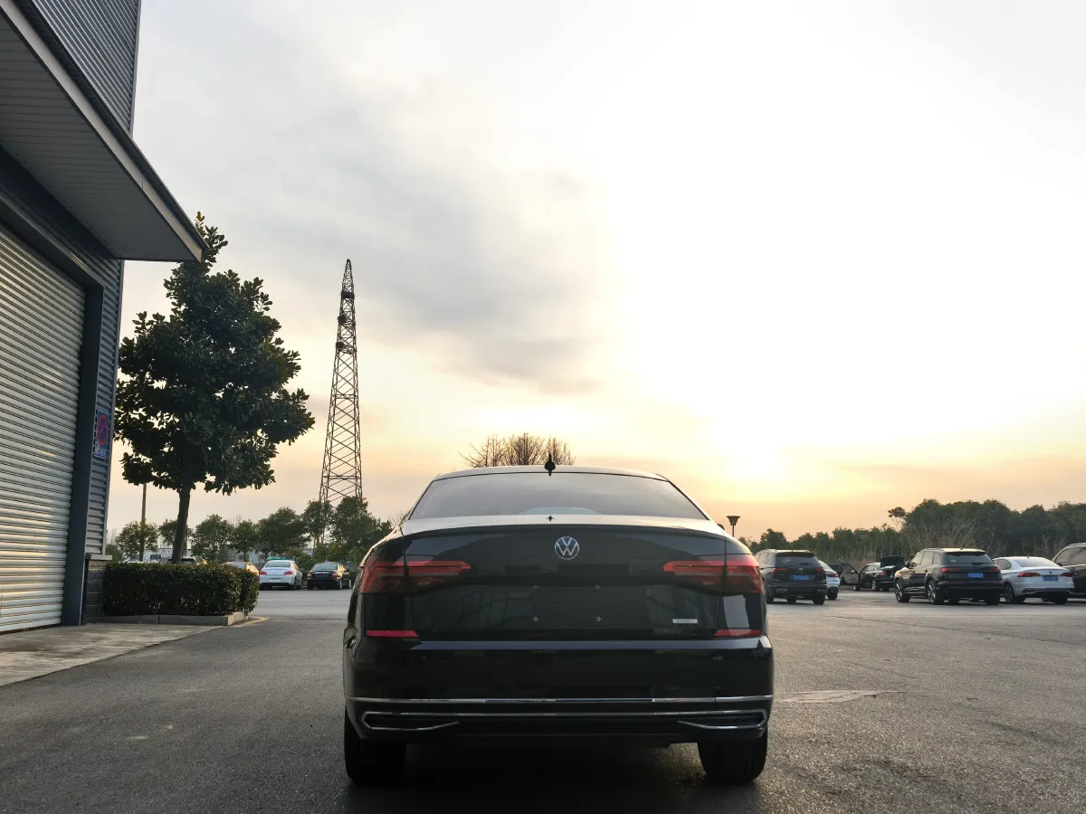 2021 Volkswagen Passat 2.0T 186HP L4 7DCT,autocango,china used car exporter,china ev exporter,chinese used car exporter,chinese used ev exporter