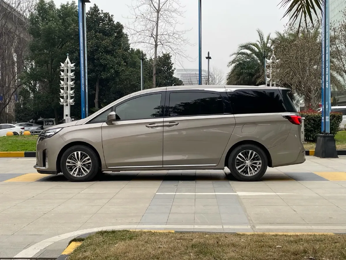 2023 Buick GL8 2.0T 237HP L4 9AT,autocango,china used car exporter,china ev exporter,chinese used car exporter,chinese used ev exporter